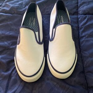 Vineyard vines sperrys NWT 8.5